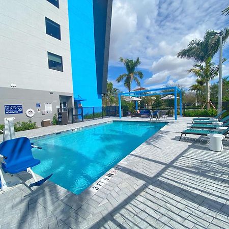 Tru By Hilton Miramar Hotel Kültér fotó