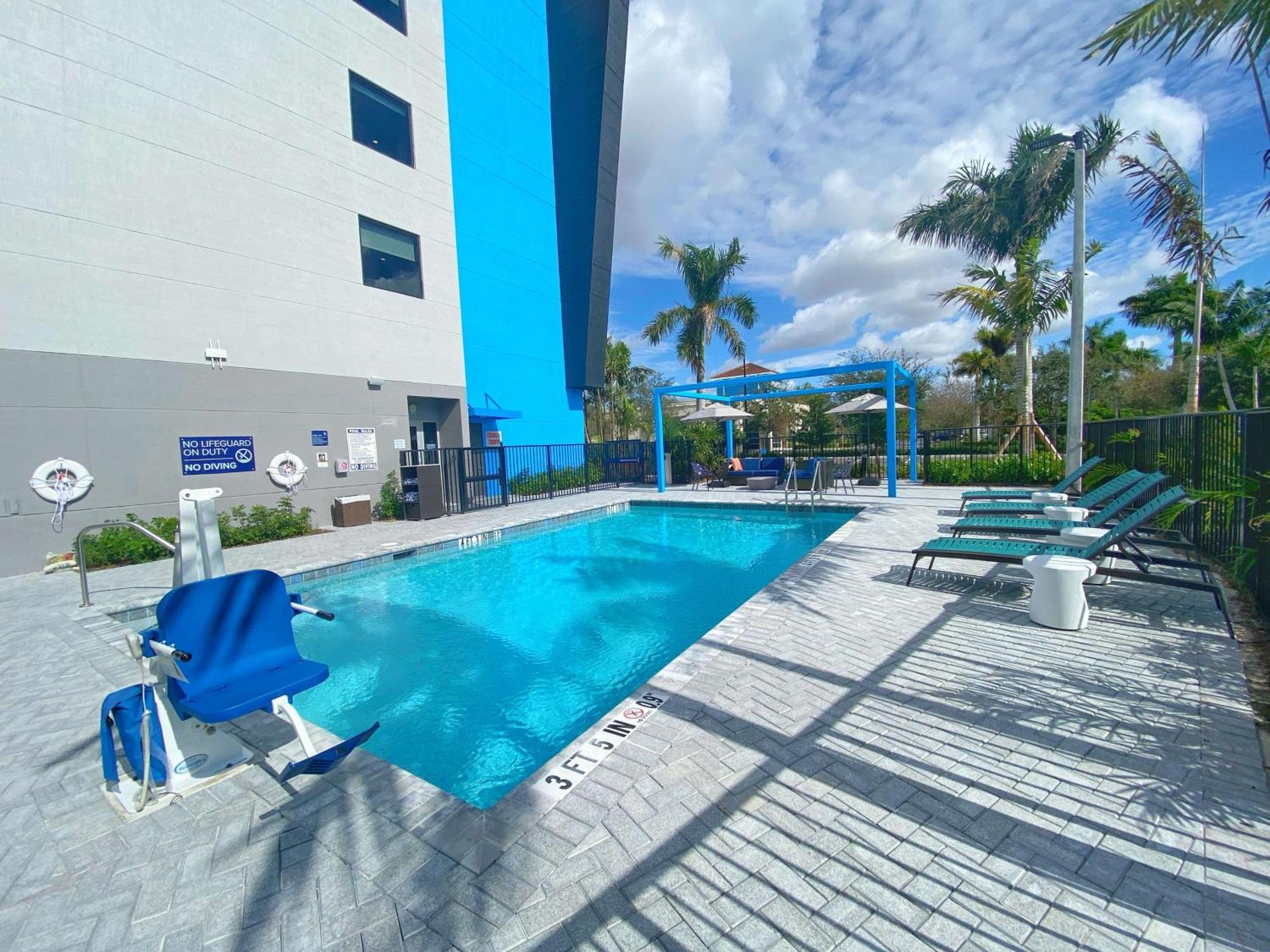 Tru By Hilton Miramar Hotel Kültér fotó